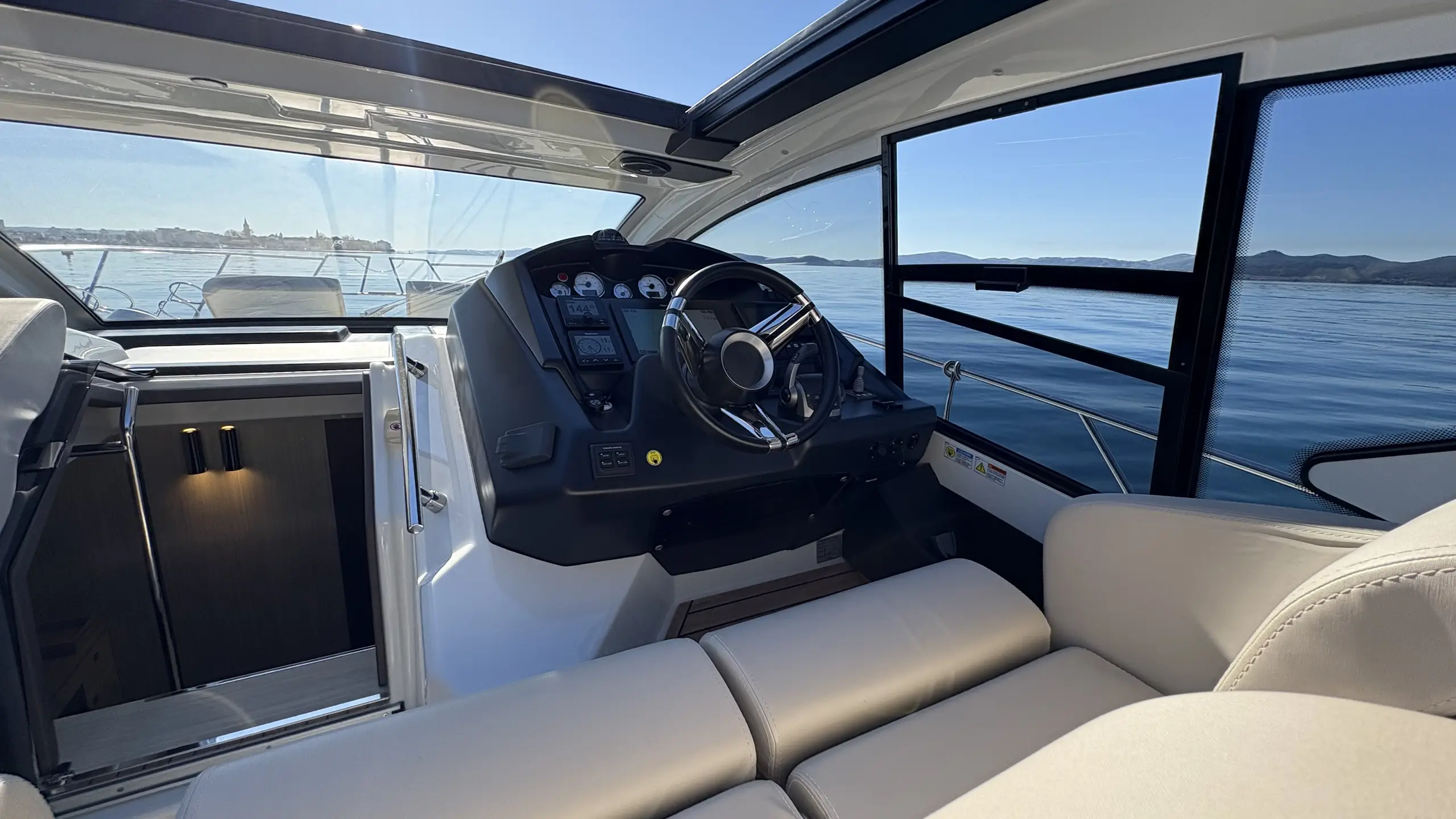 Princess_Yachts_Austria-Cranchi_M44_2020-03