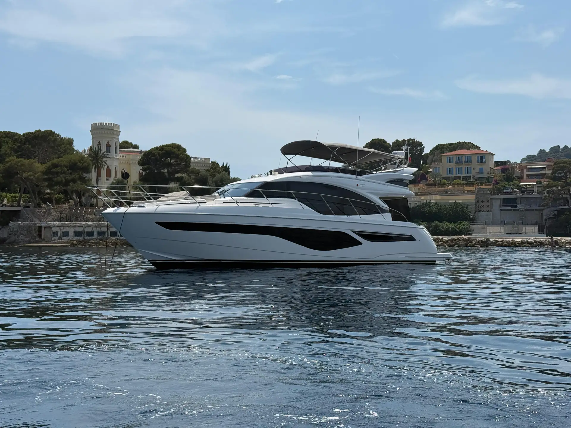 01_Avcon_Yacht_Exterior_Port_Side_Profile