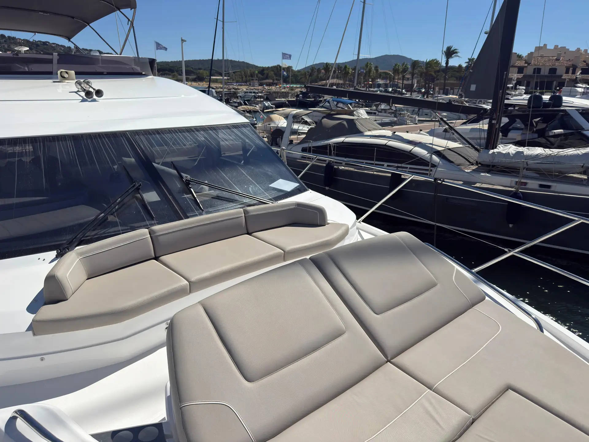 05_Avcon_Yacht_Bow_Sunpad_Marina_View