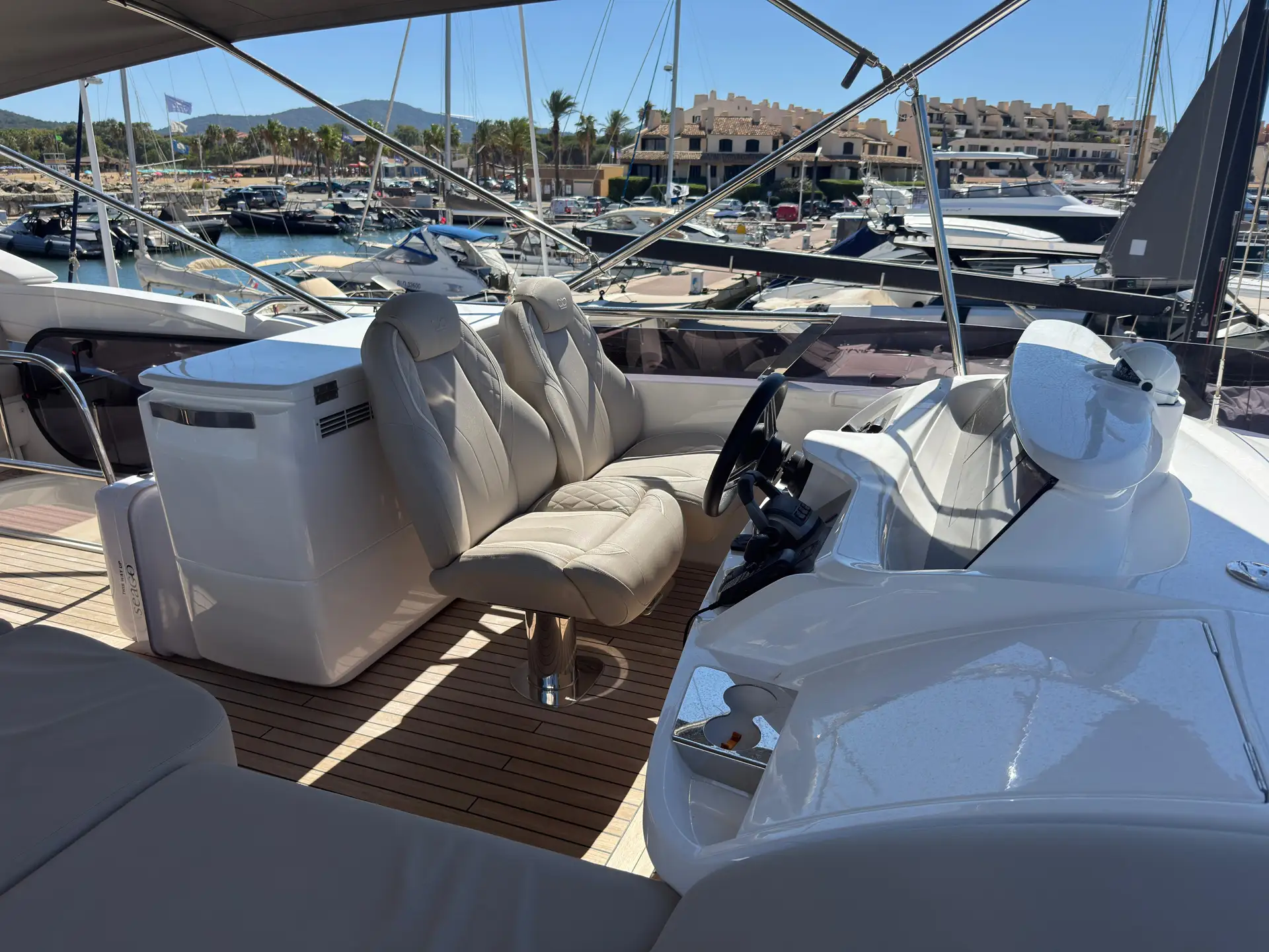 07_Avcon_Yacht_Cockpit_Seating_And_Table