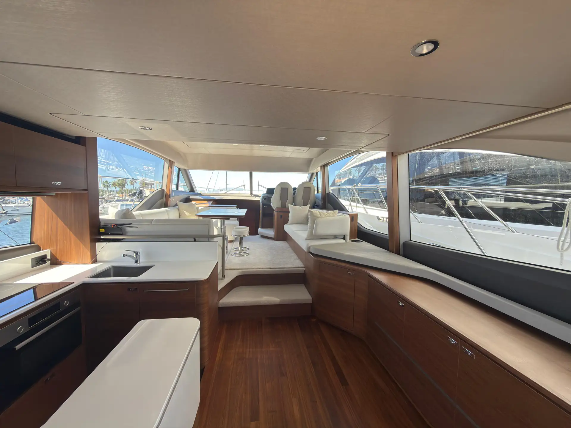 17_Avcon_Yacht_F55_202_Salon_Interior_Overview