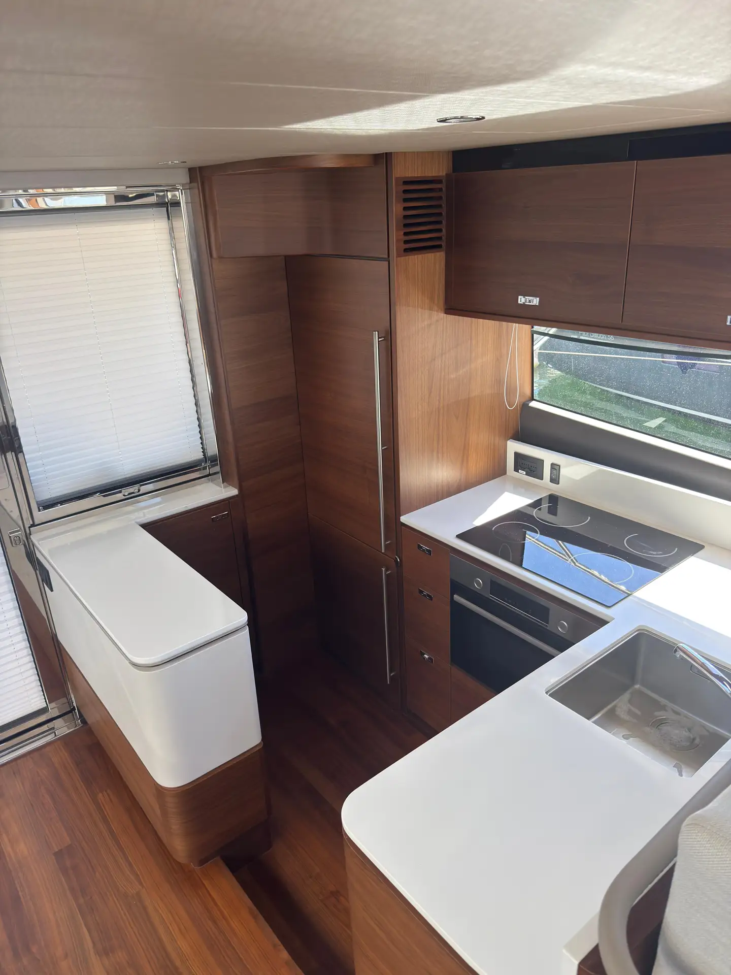 19_Avcon_Yacht_F55_202_Galley_Sink_And_Cooktop