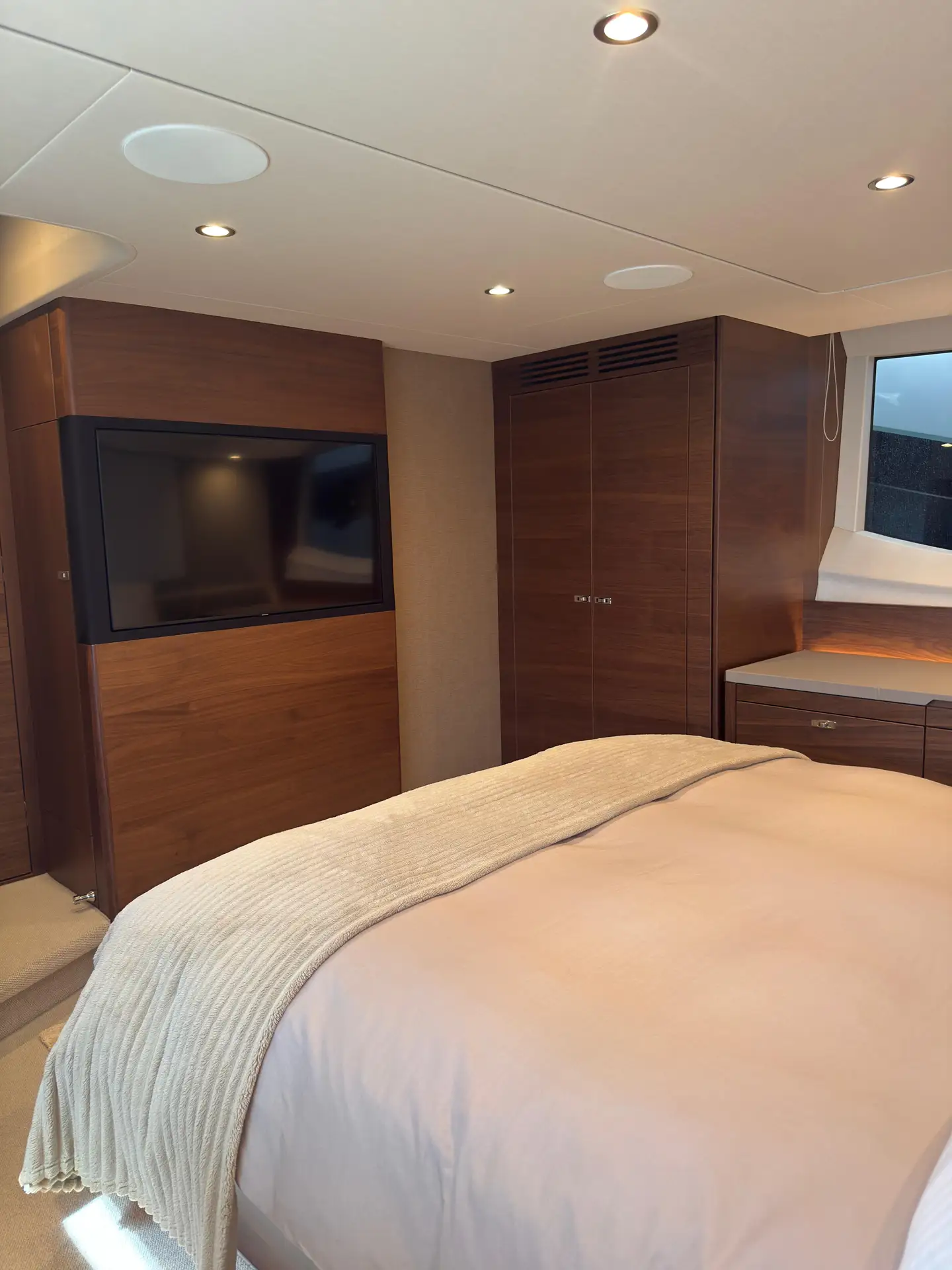 27_Avcon_Yacht_F55_202_Master_Cabin_TV_Storage