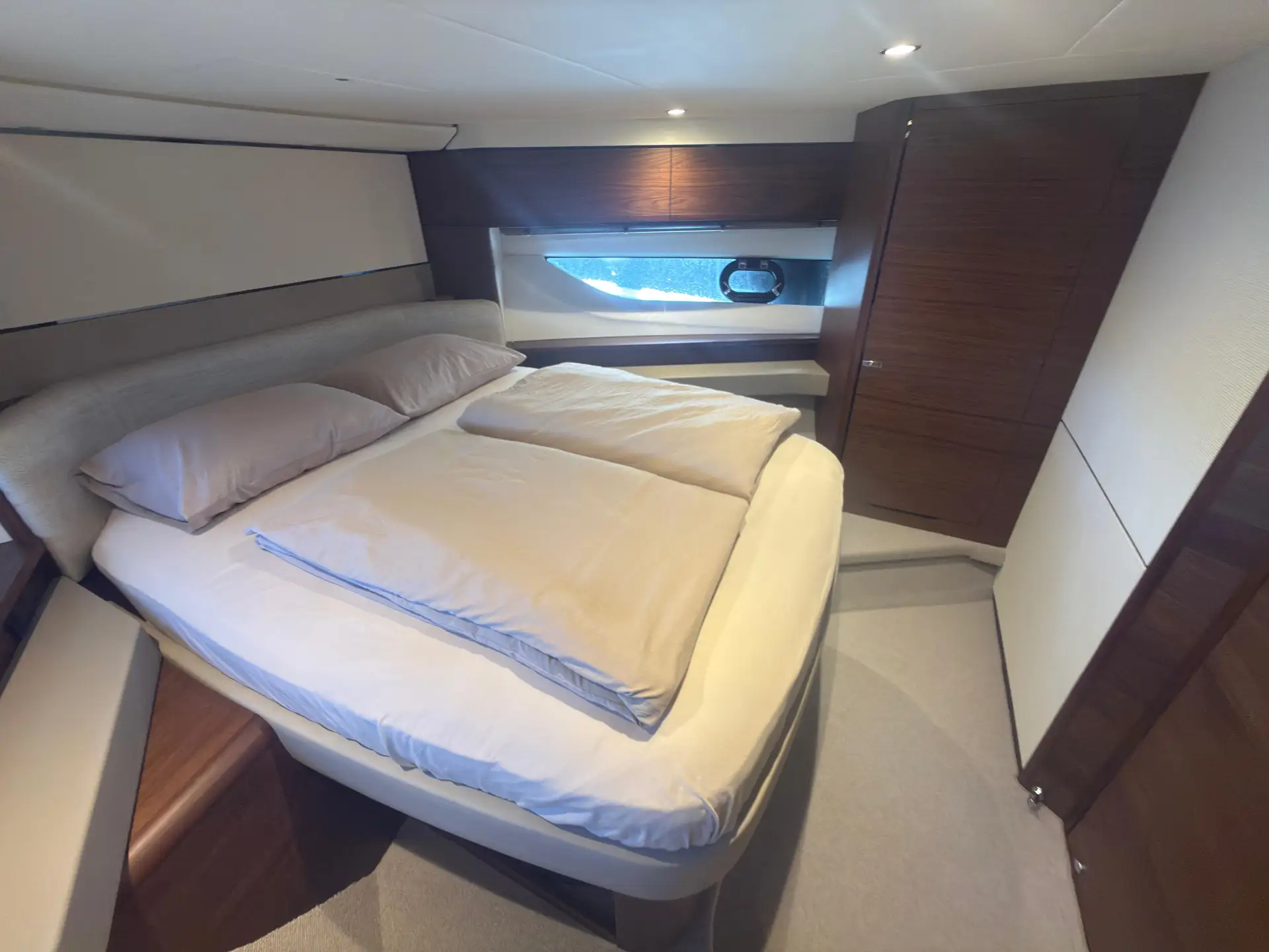 31_Avcon_Yacht_F55_202_Vip_Cabin_Forward_Bed