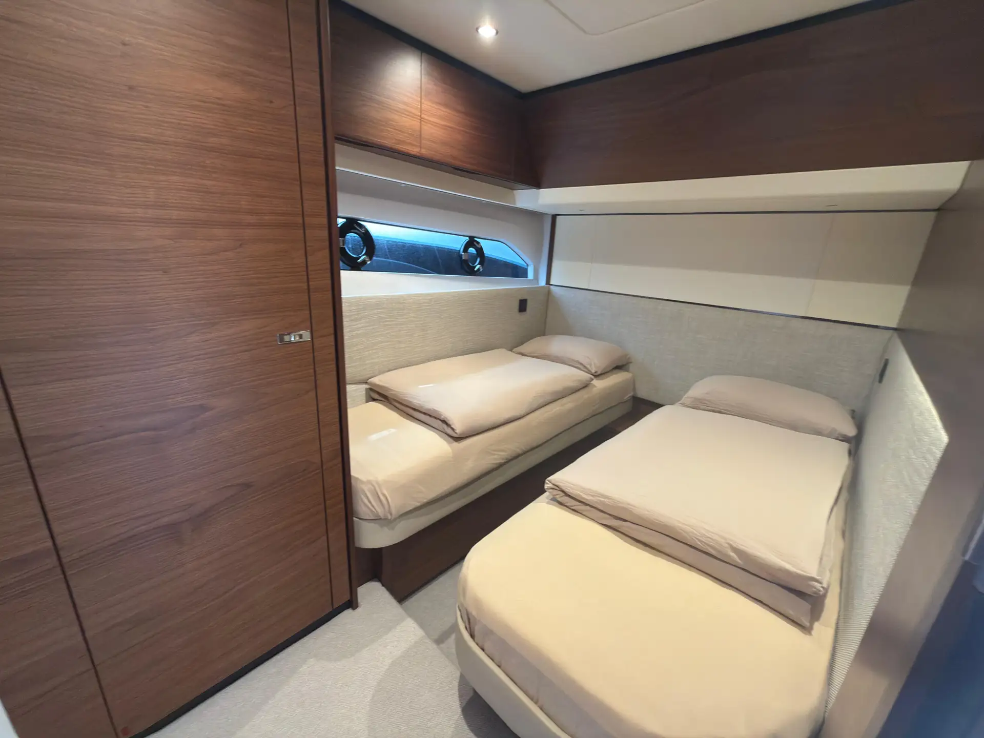 36_Avcon_Yacht_F55_202_Twin_Cabin_Storage