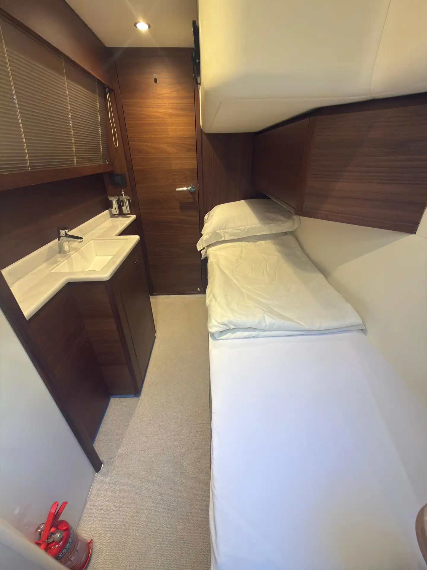 40_Avcon_Yacht_Crew_Cabin_Bed