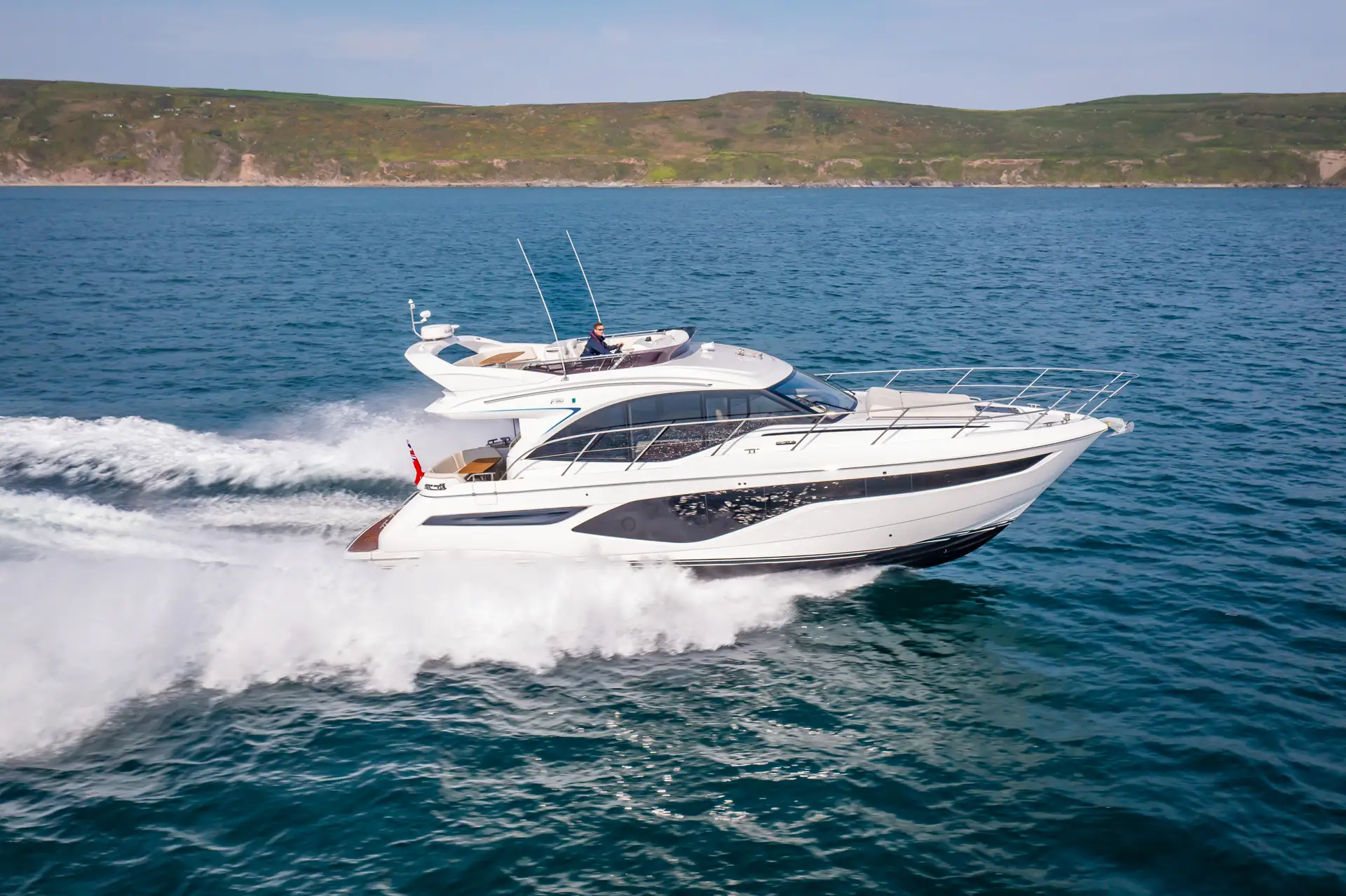 f50-exterior-white-hull-04-2022