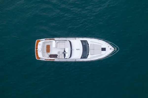 f50-exterior-white-hull-05-2022