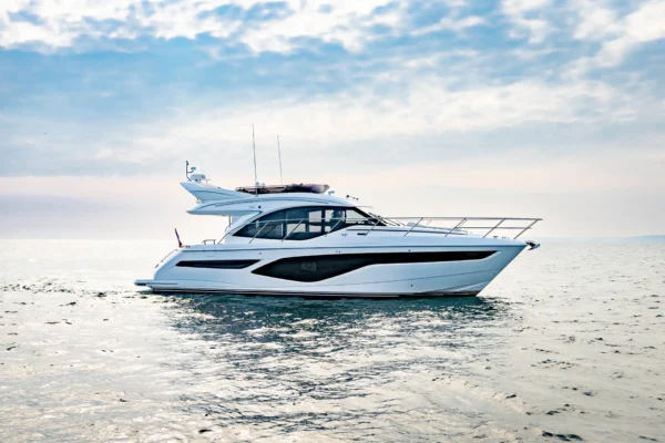 f50-exterior-white-hull-11-2022
